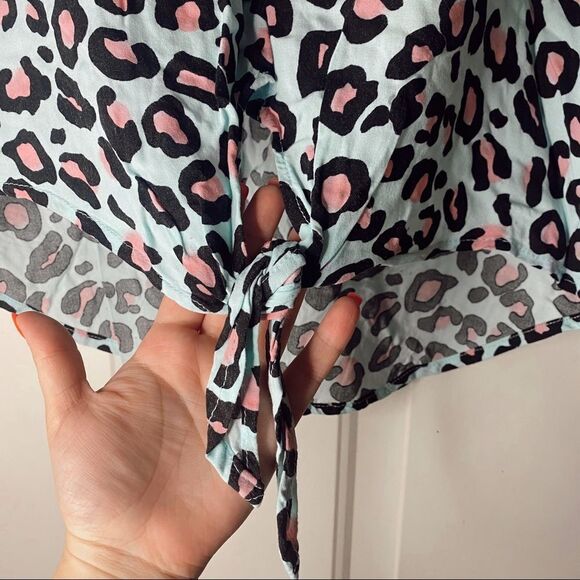 J for Justify Cropped Leopard Blouse - Picture 4 of 8